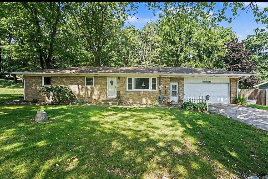 Kay Dr, Greenville, MI 48838