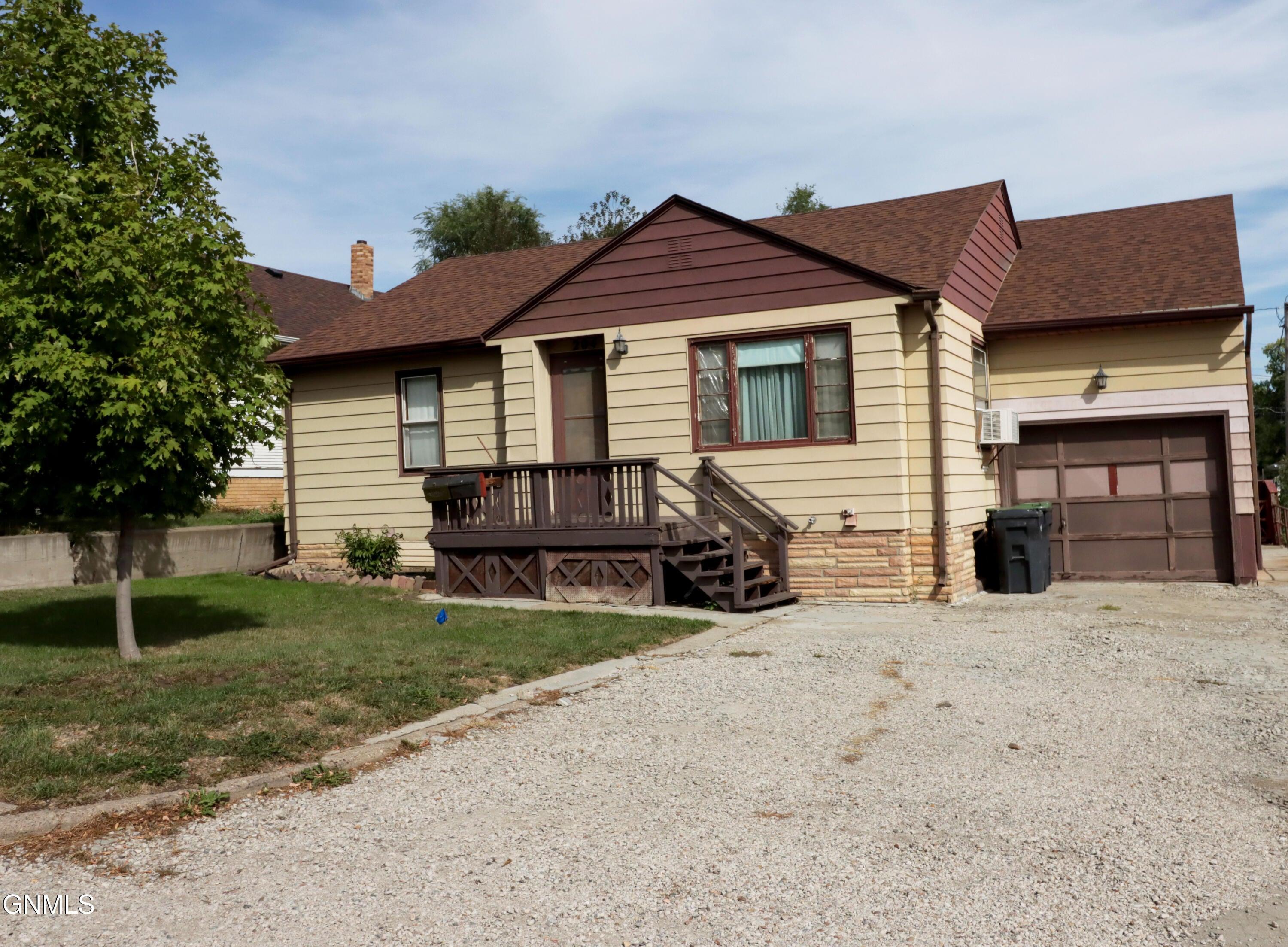 11th Ave Nw, Mandan, ND 58554