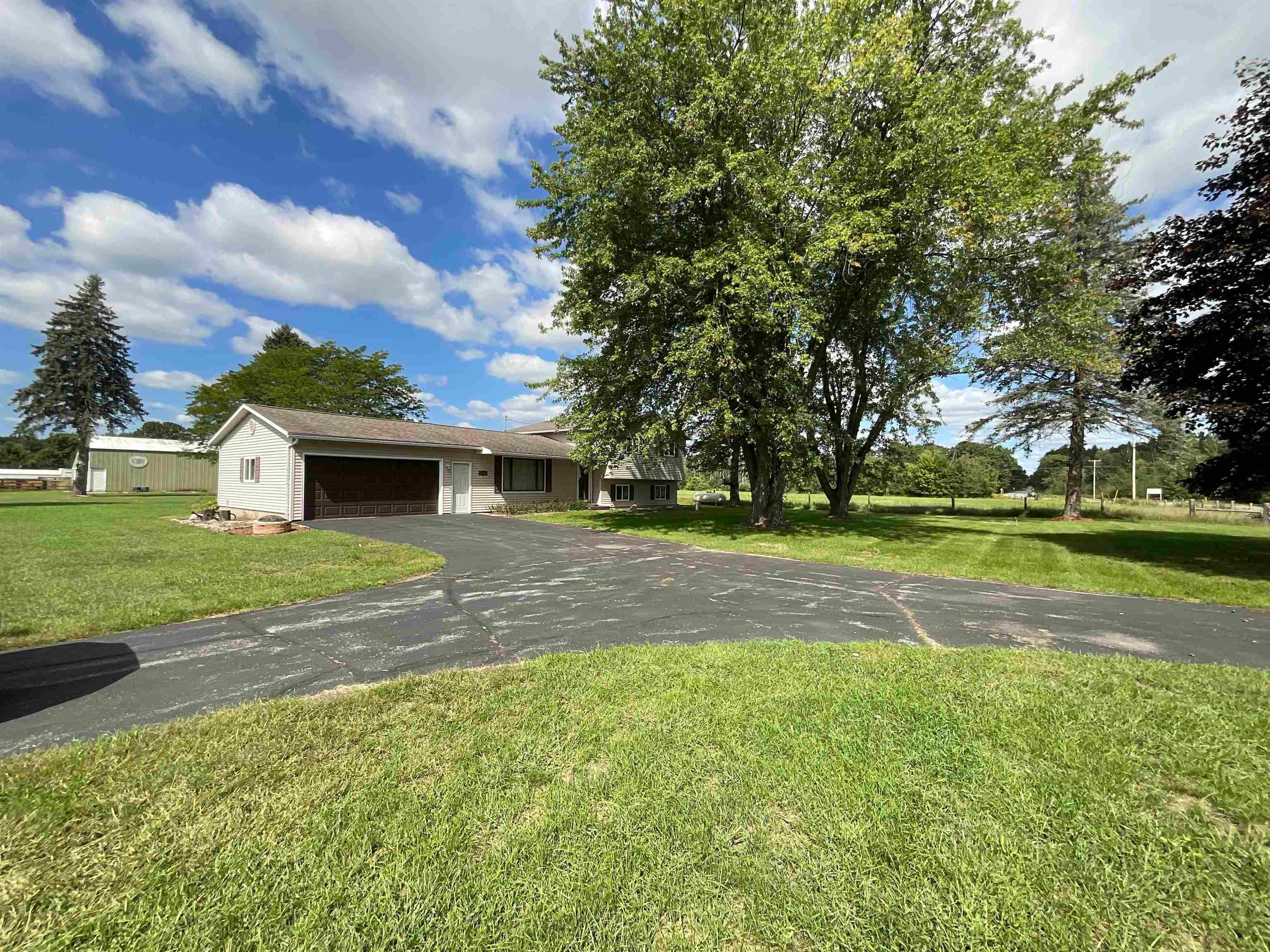 N Hockaday Rd, Gladwin, MI 48624