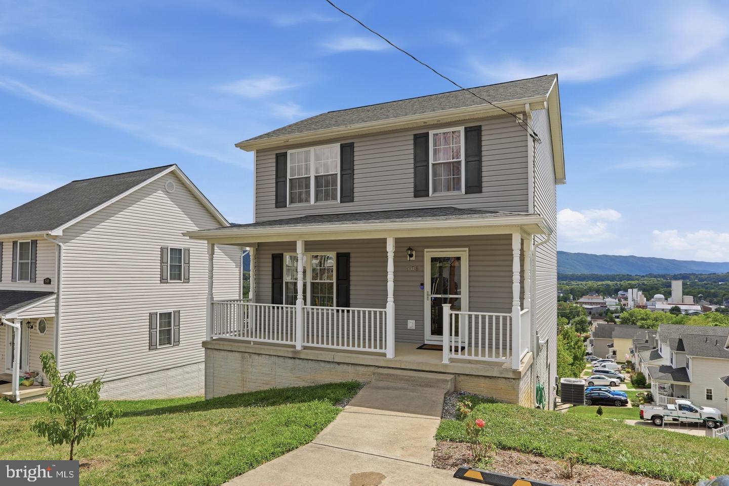 Thompson St, Strasburg, VA 22657