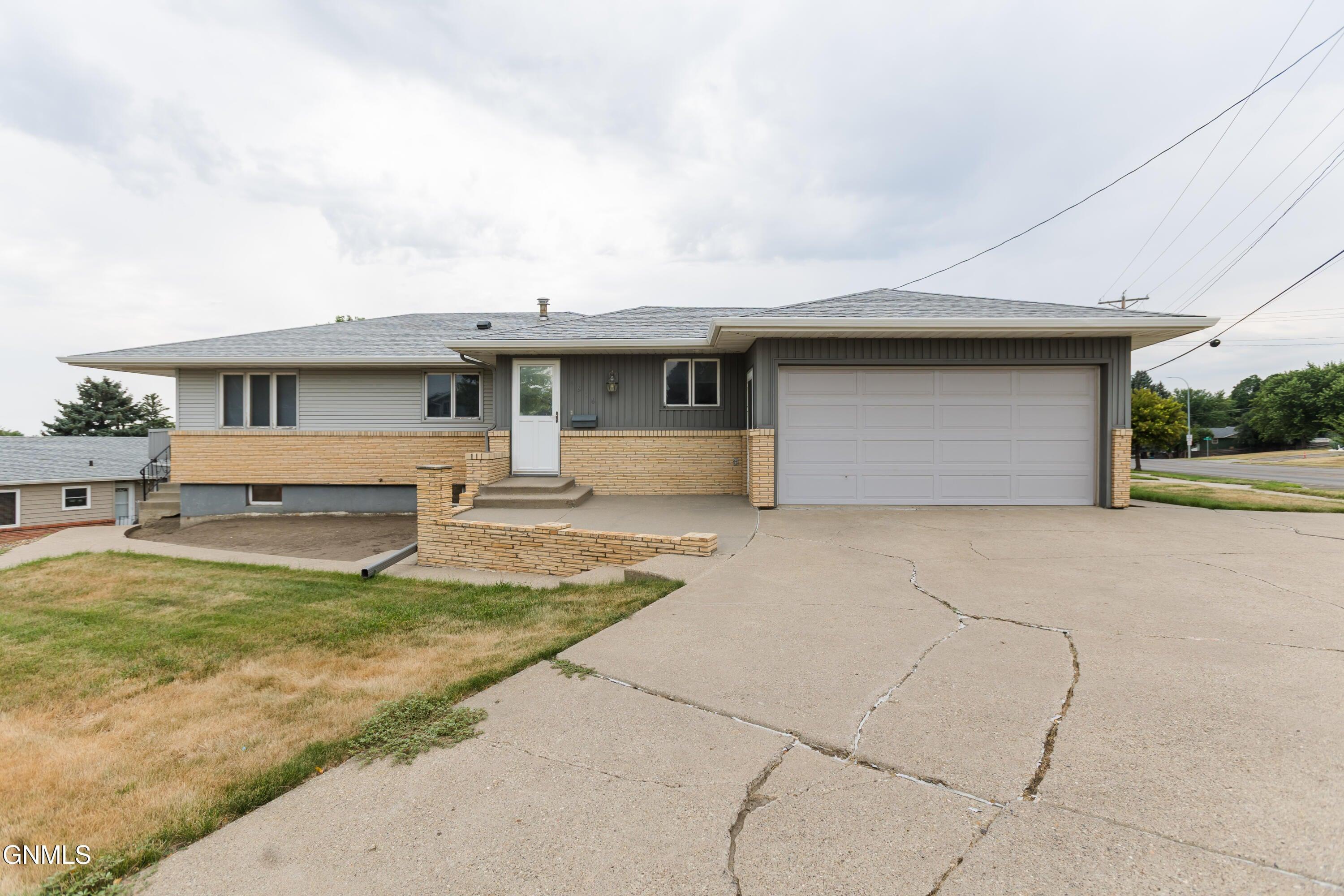 N 17th St, Bismarck, ND 58501
