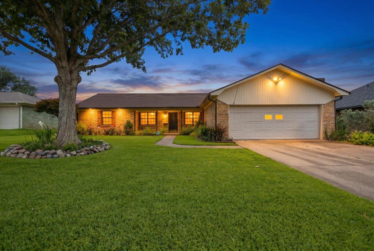 Castlegate Dr, Henderson, TX 75654