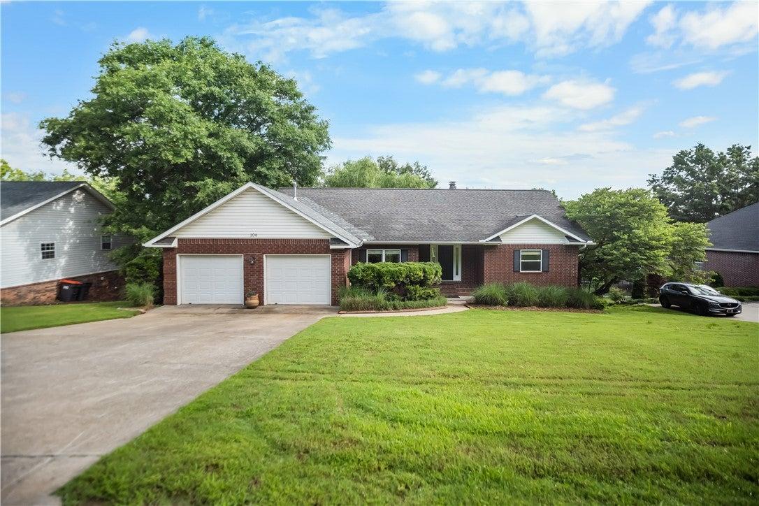 Lake Rd, Springdale, AR 72764