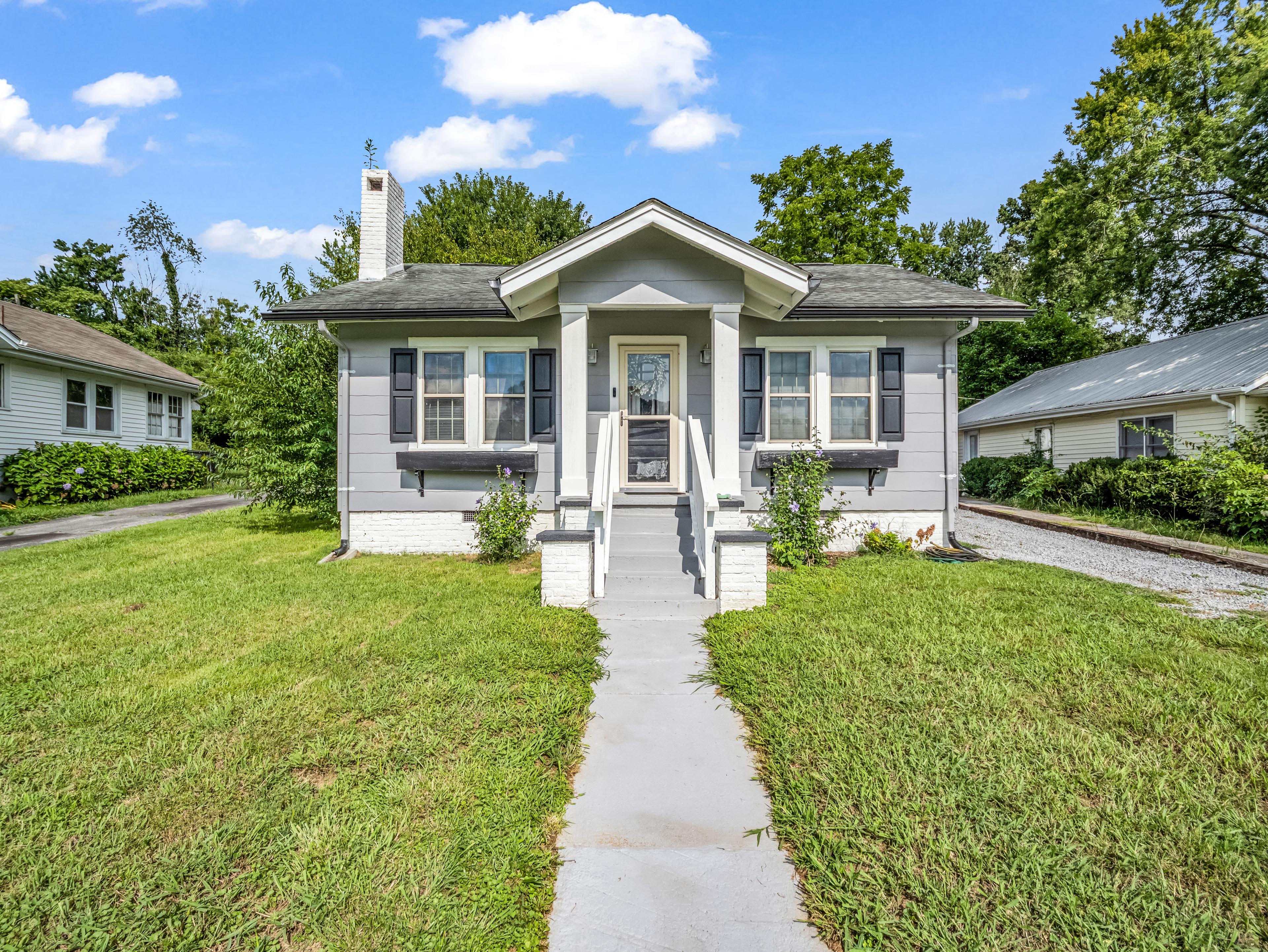 Beverly Ave, Hendersonville, NC 28792