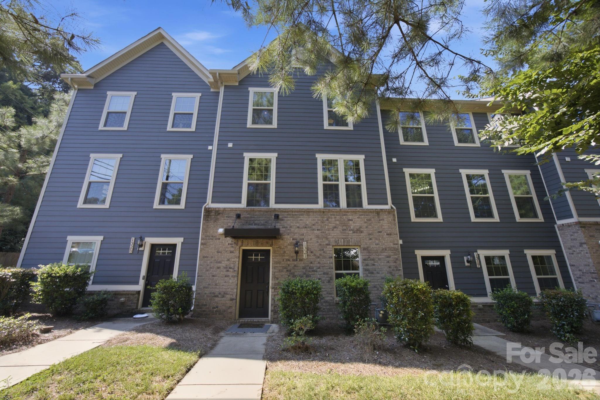 Queen Lyon Ct, Charlotte, NC 28205