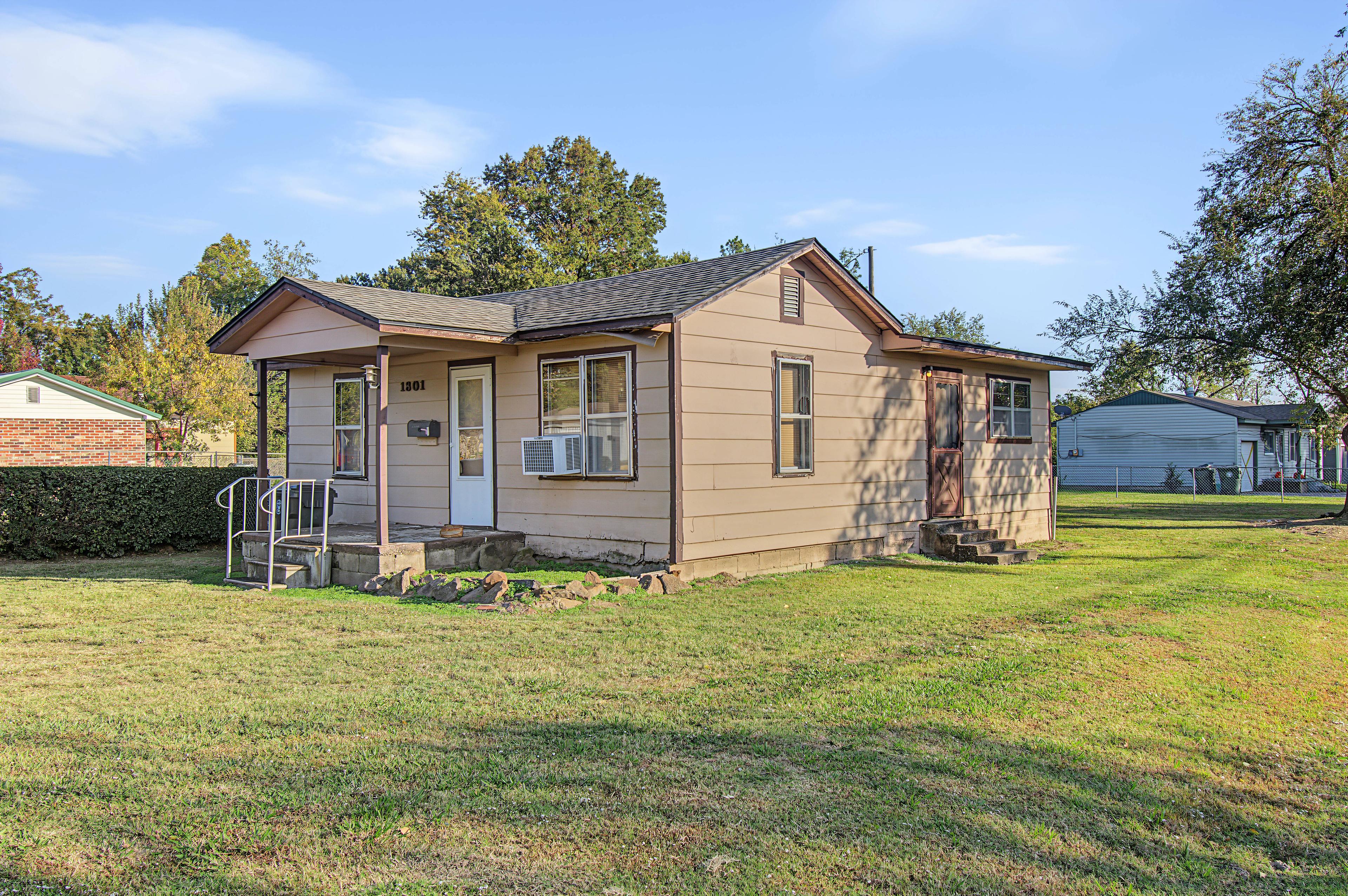 E Augusta Ave, Muskogee, OK 74403