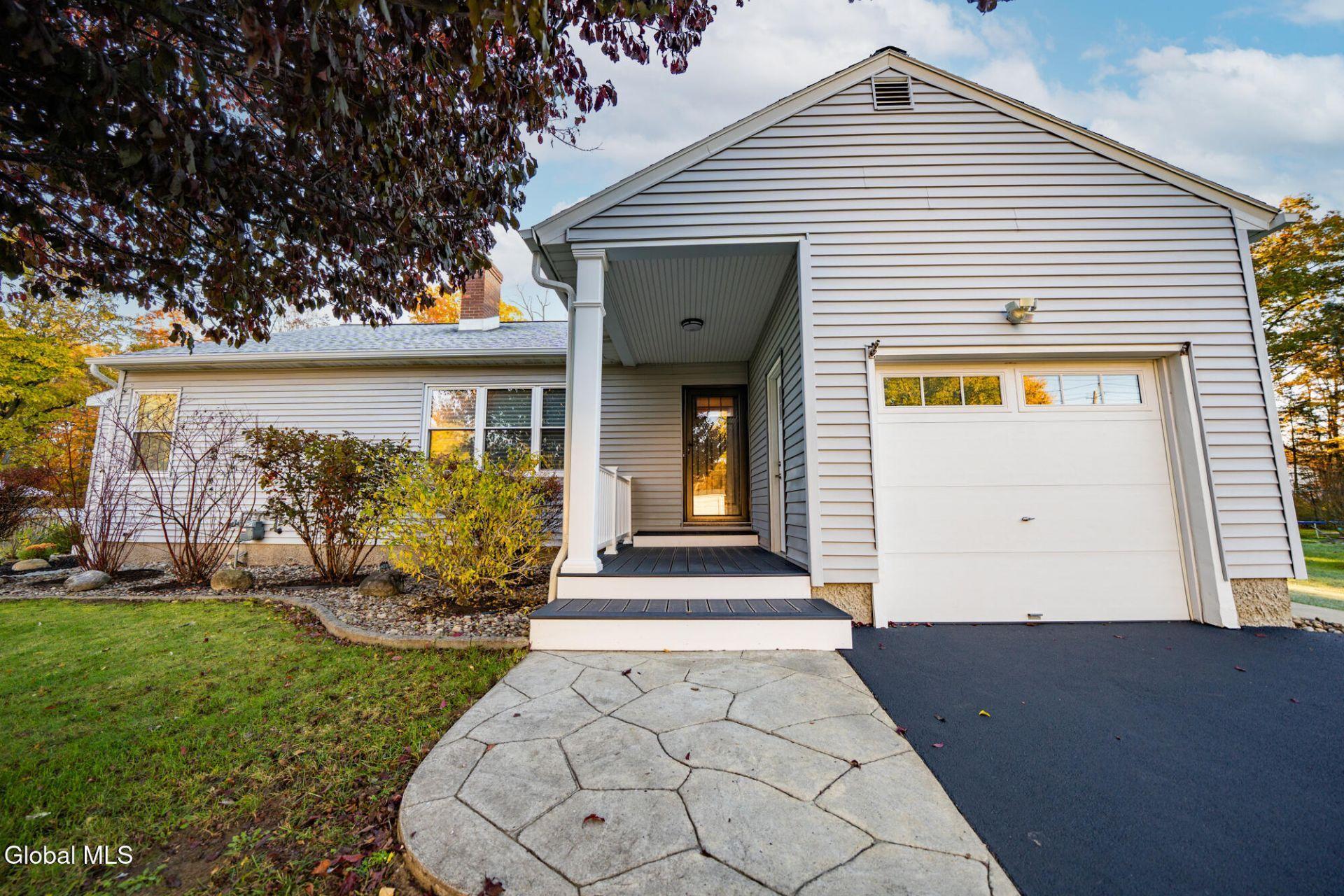 Veeder Dr, Albany, NY 12205