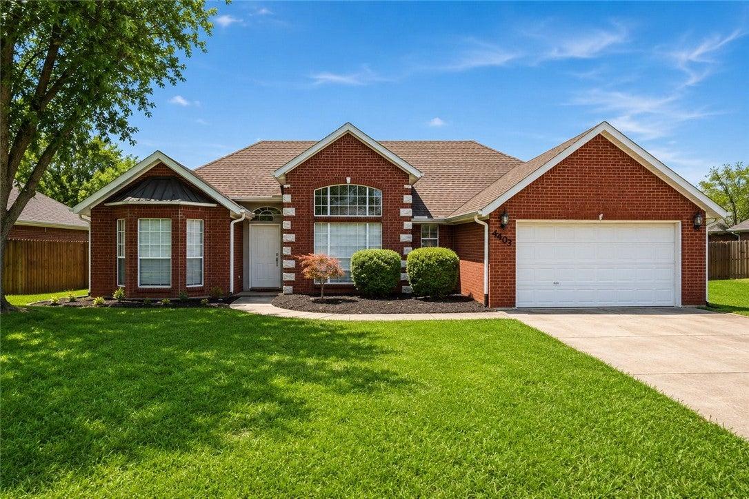 W Bell Flower Dr, Fayetteville, AR 72704