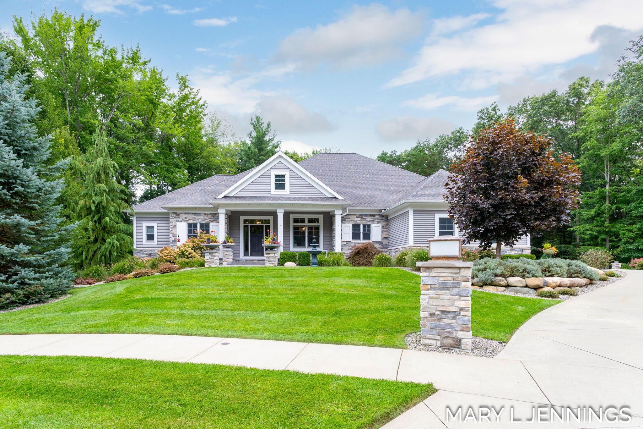 Coventry Cir, Spring Lake, MI 49456