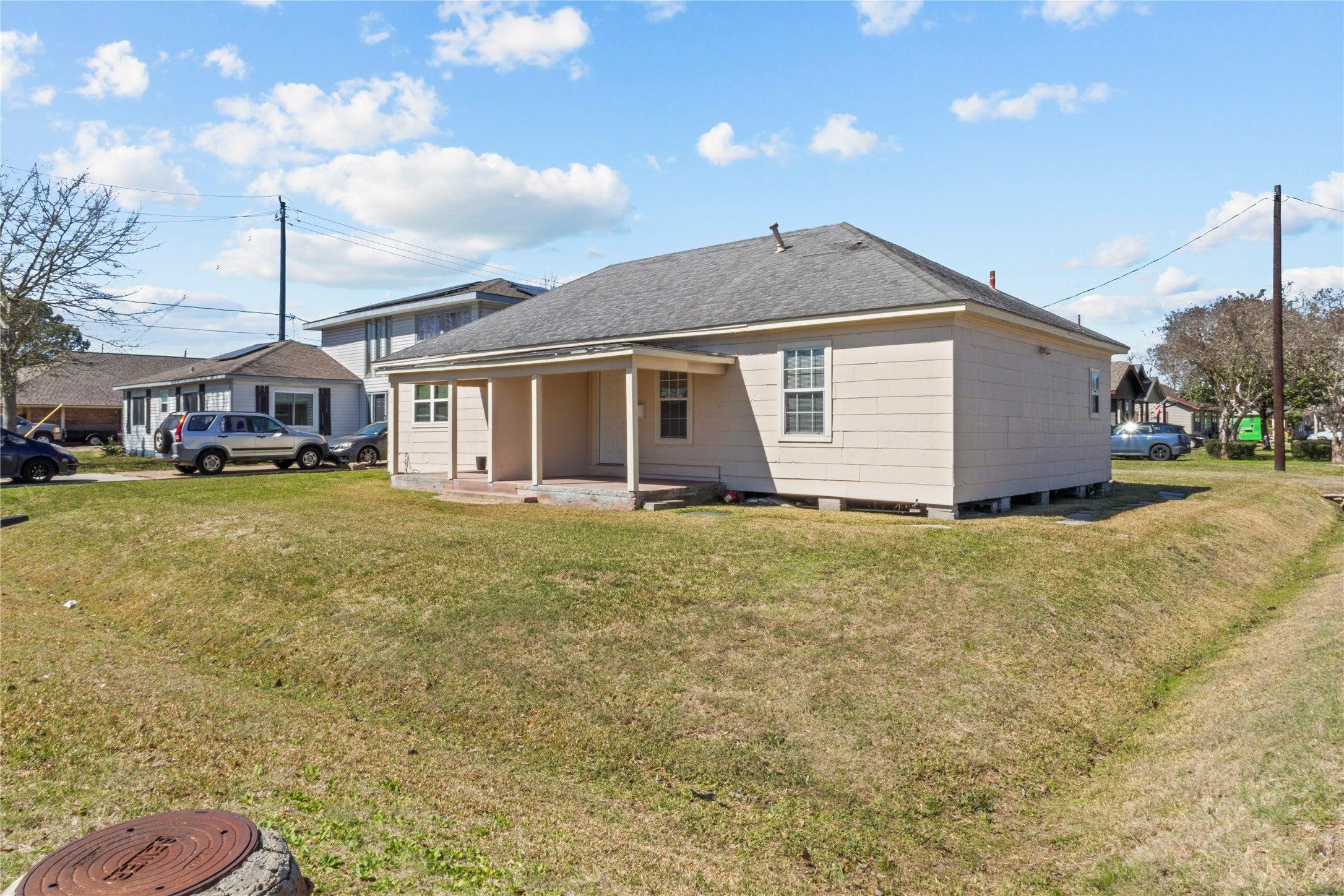 E B St, La Porte, TX 77571