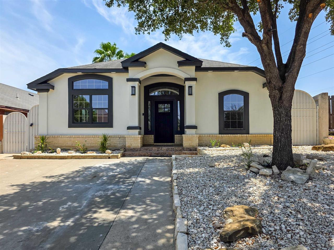 Cuatro Vientos Dr, Laredo, TX 78046