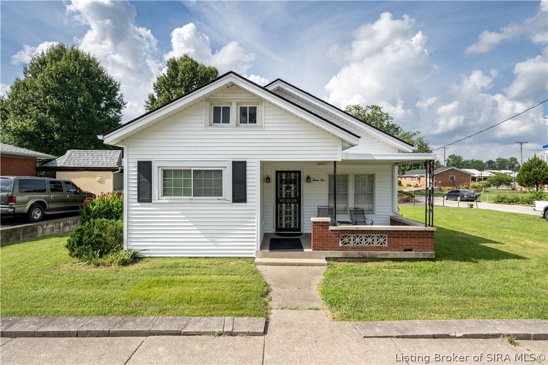 W Daisy Ln, New Albany, IN 47150