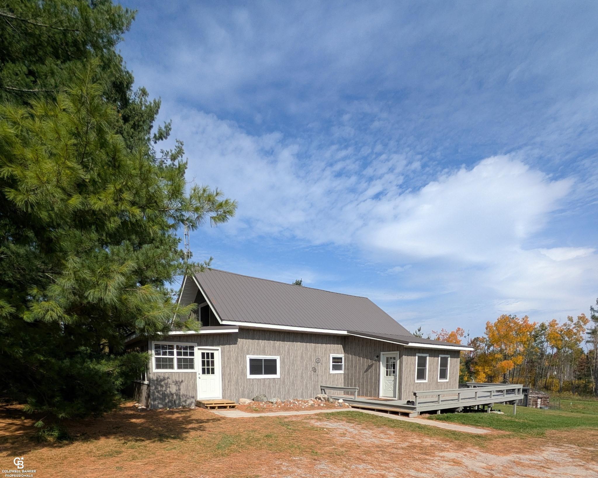 Hall Rd, Atlanta, MI 49709
