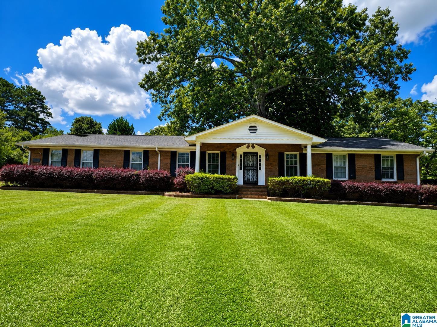 Lee Dr, Anniston, AL 36207