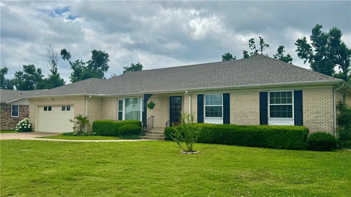 W Holly St, Rogers, AR 72756