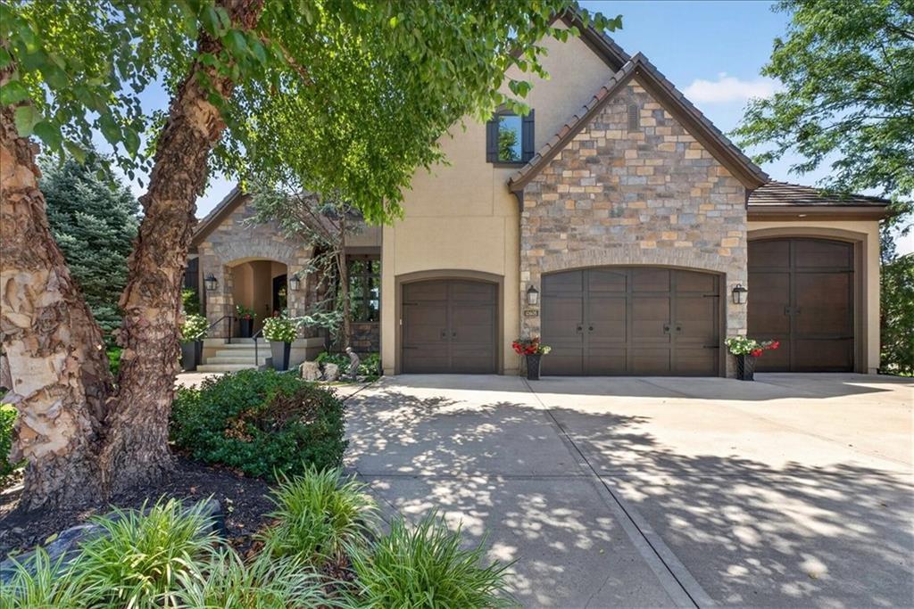 W 160th St, Overland Park, KS 66221