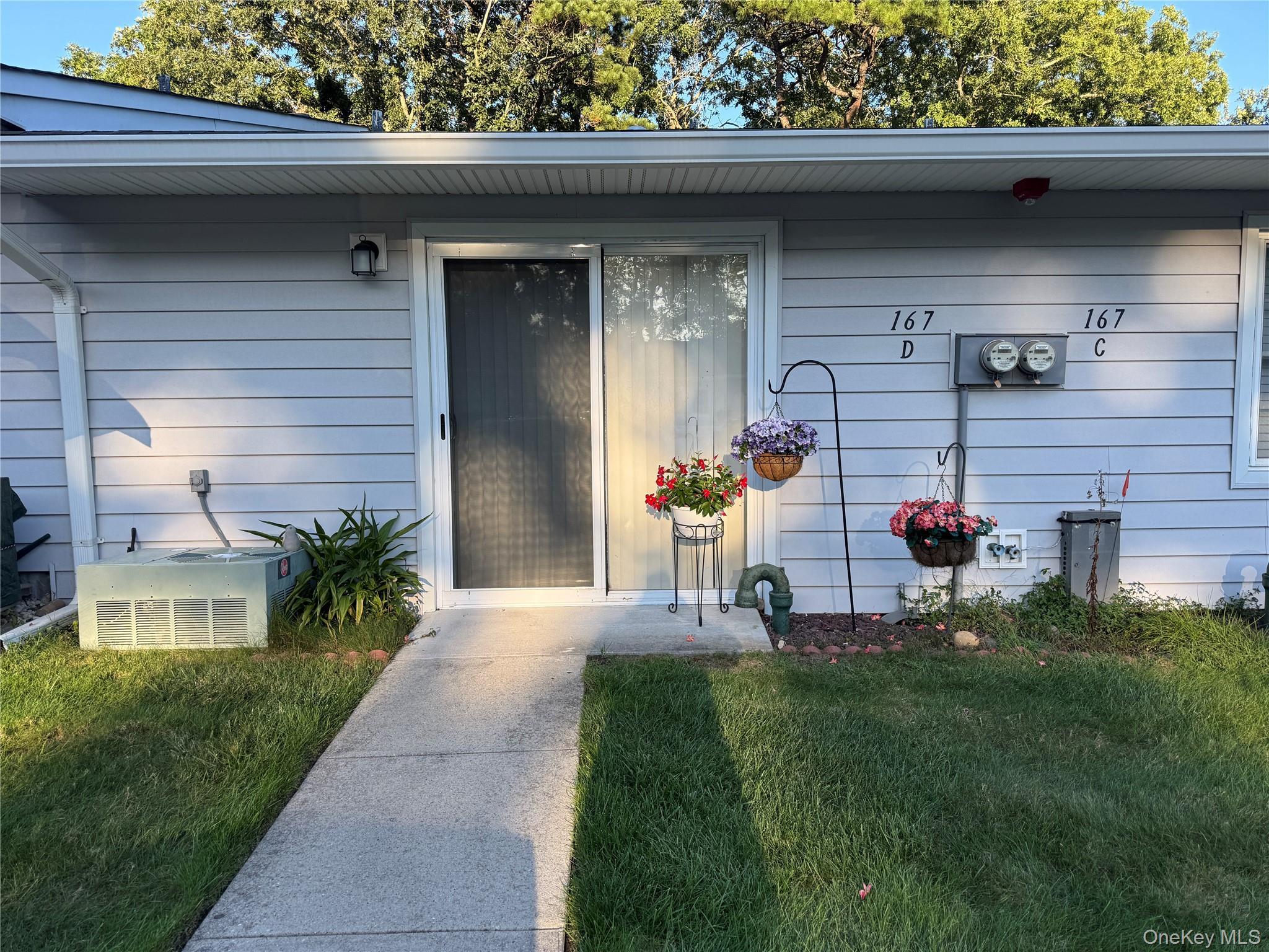 Ventry Ct, Ridge, NY 11961