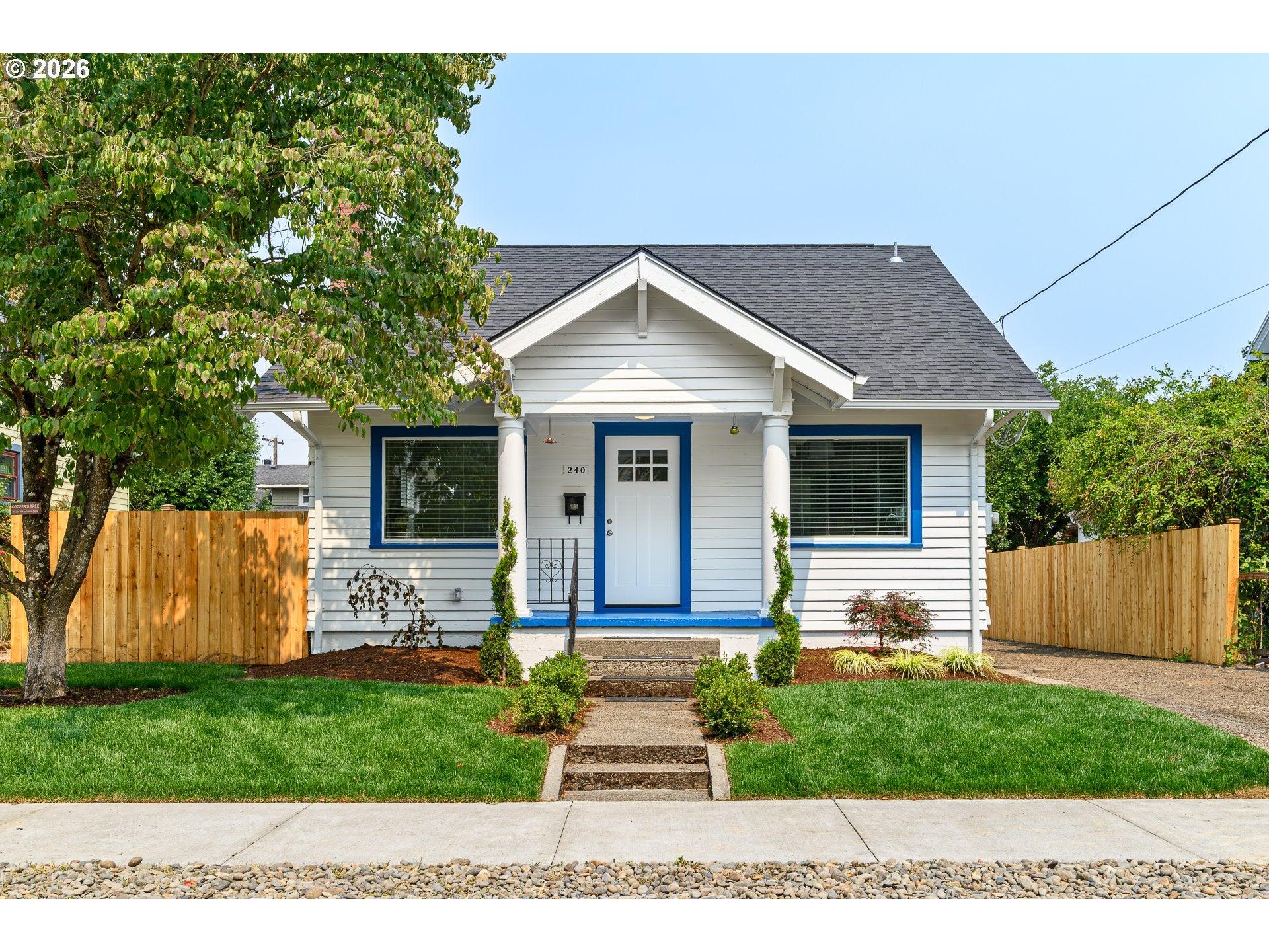 E Clarendon St, Gladstone, OR 97027