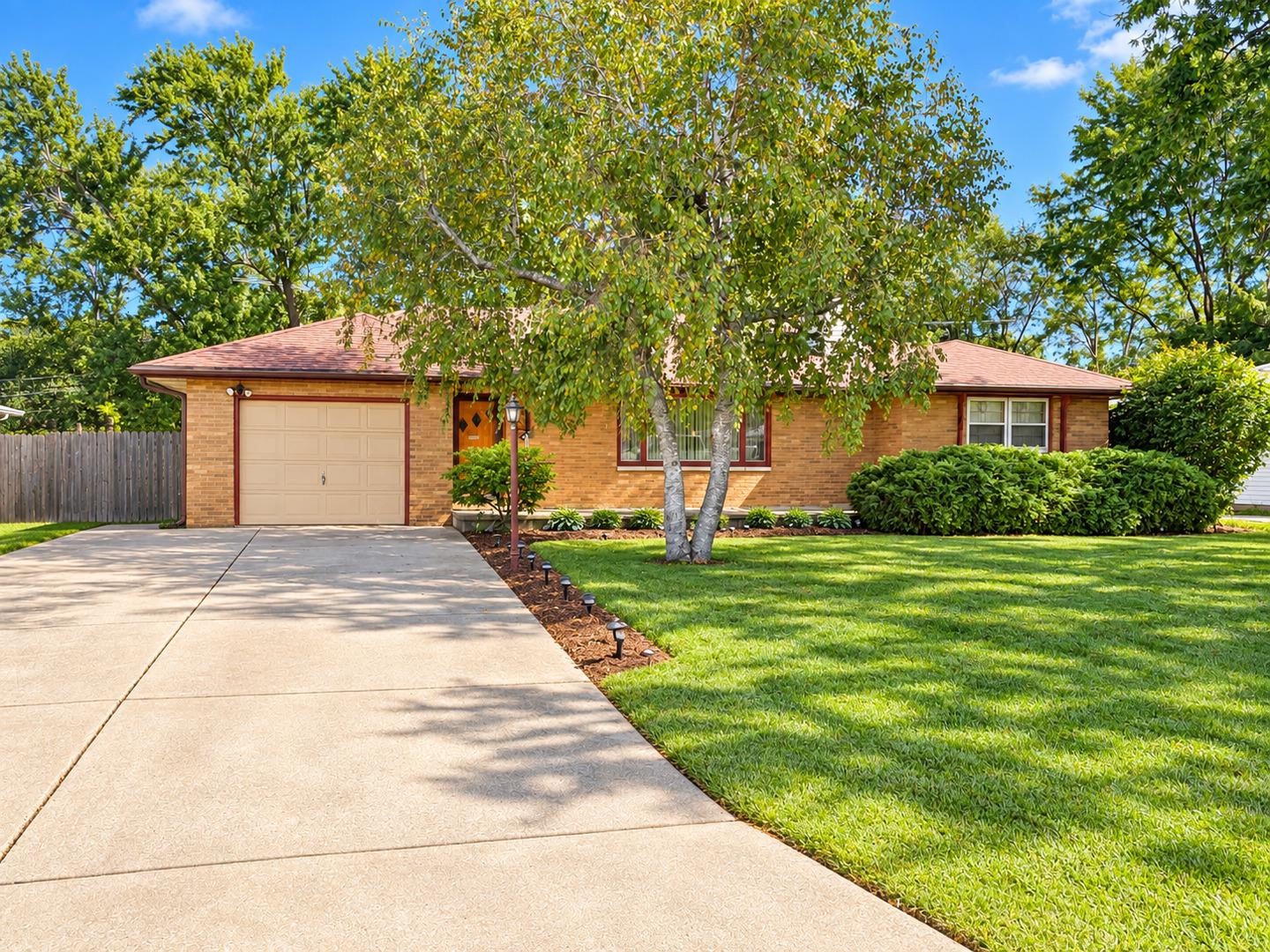Magnolia Dr, Joliet, IL 60435
