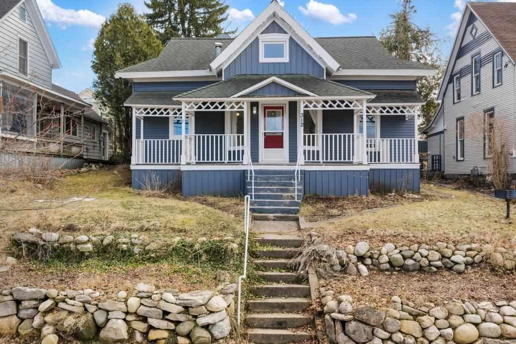 Grove St, Petoskey, MI 49770
