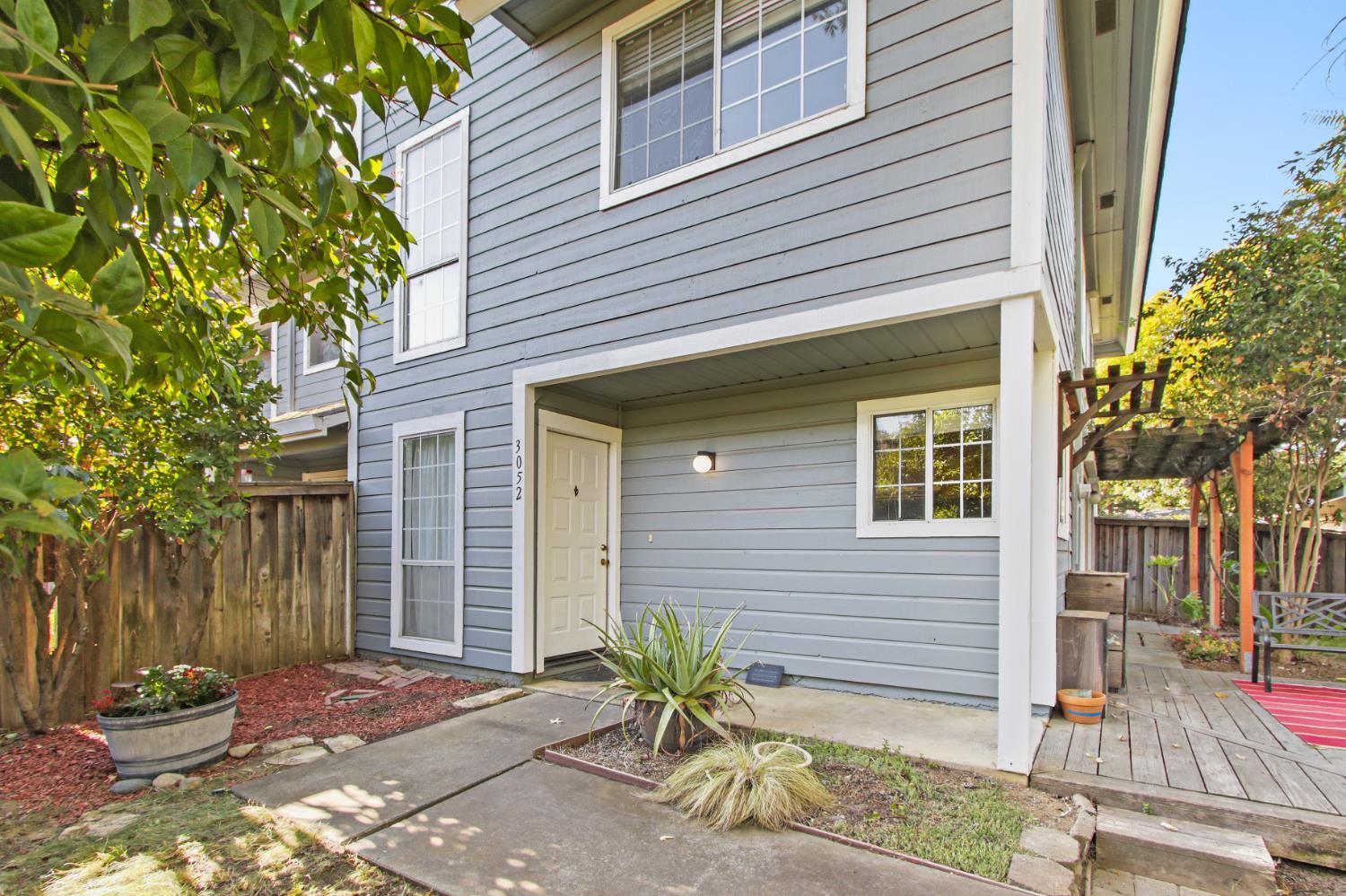 Woods Cir, Davis, CA 95616