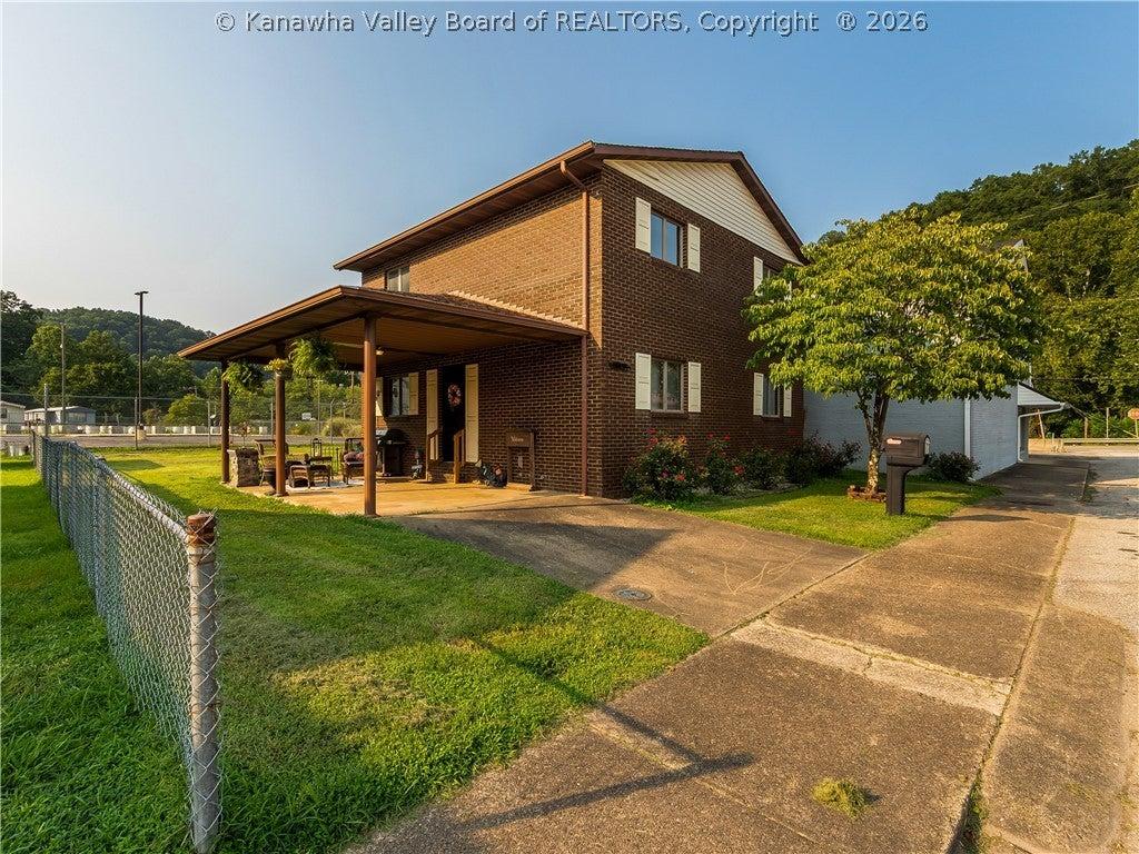 2nd Ave, Clendenin, WV 25045