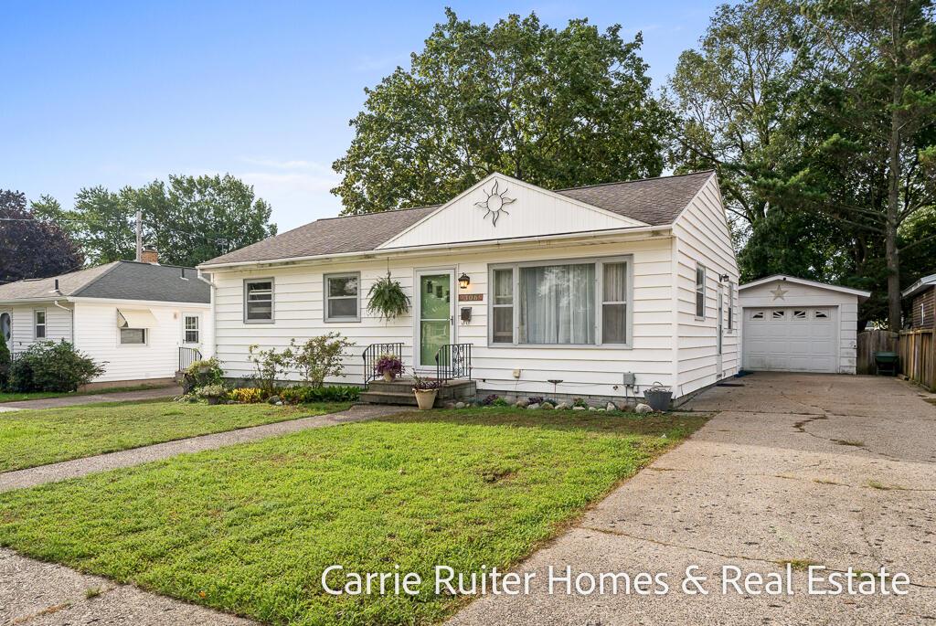 Orchard Ave, Grand Haven, MI 49417
