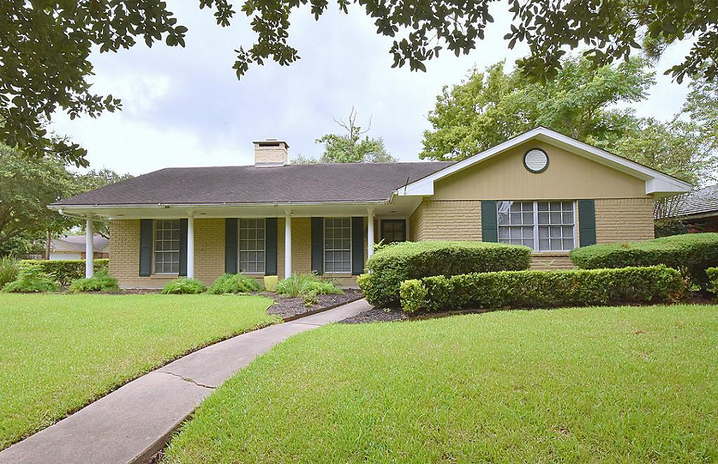 Briarbend Dr, Houston, TX 77035