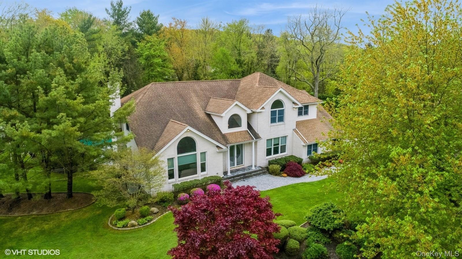 Sunflower Ct, Dix Hills, NY 11746