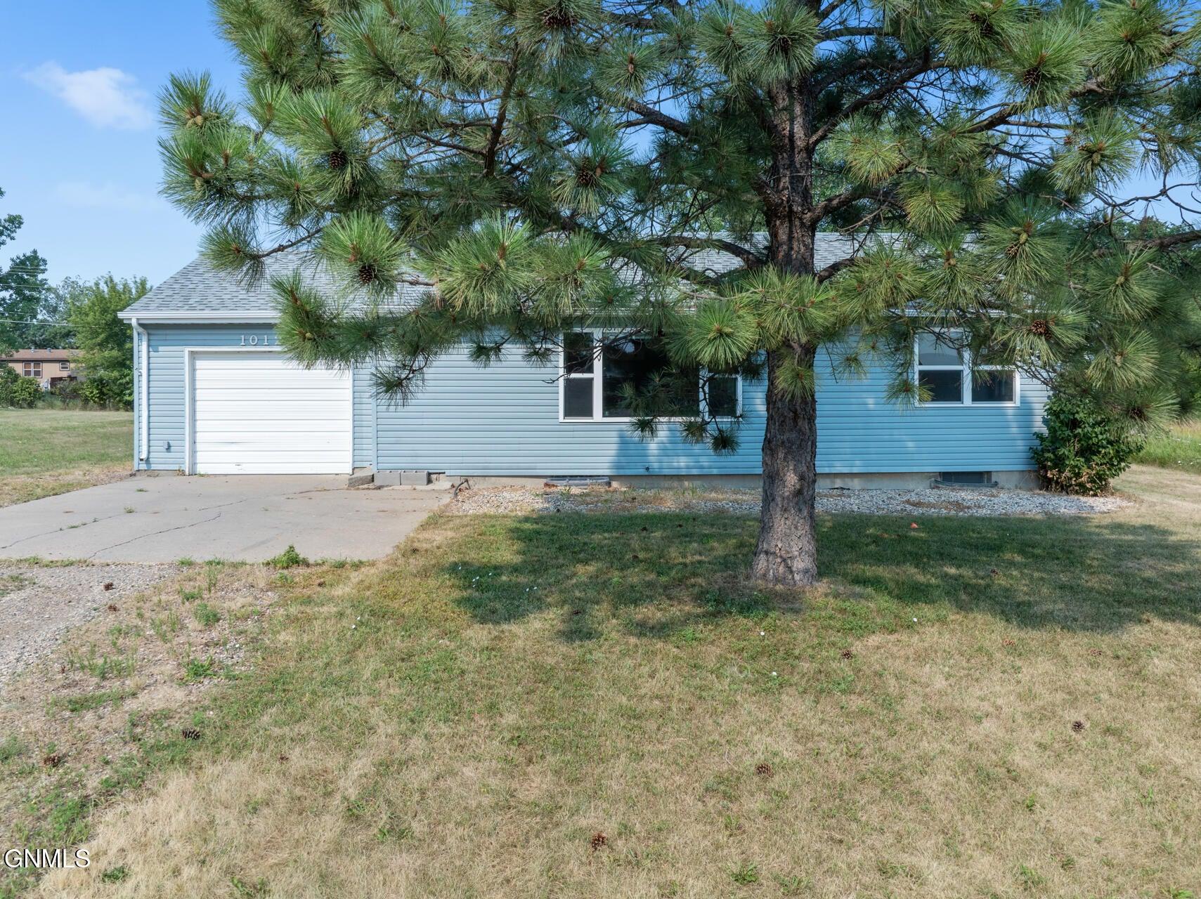 44th St Se, Minot, ND 58701
