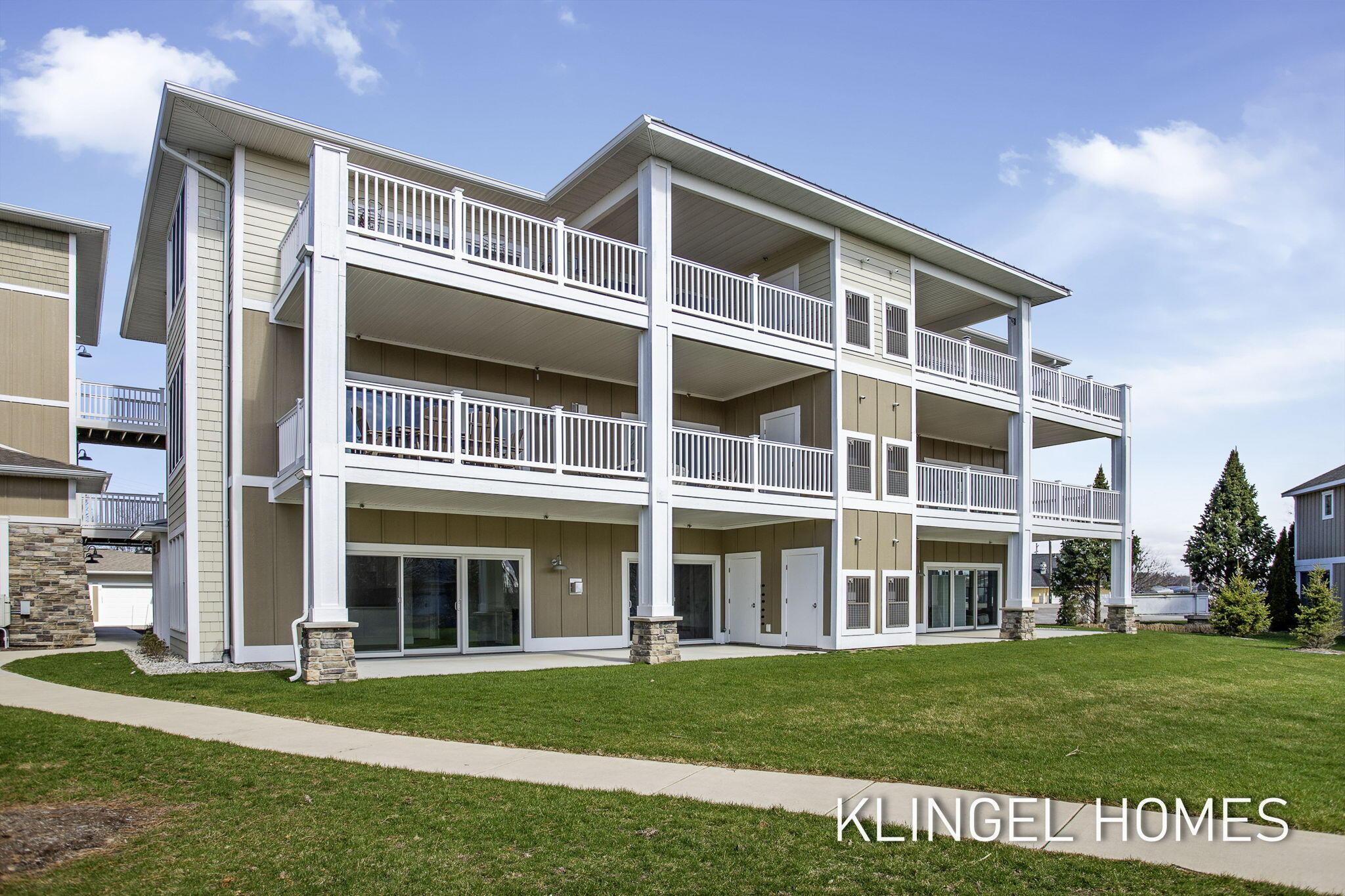 W Savidge St, Spring Lake, MI 49456