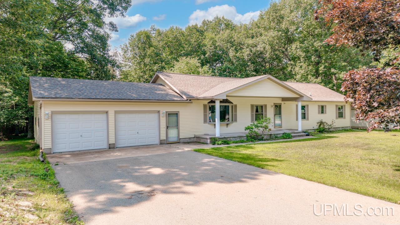 Weston Ave, Gladstone, MI 49837
