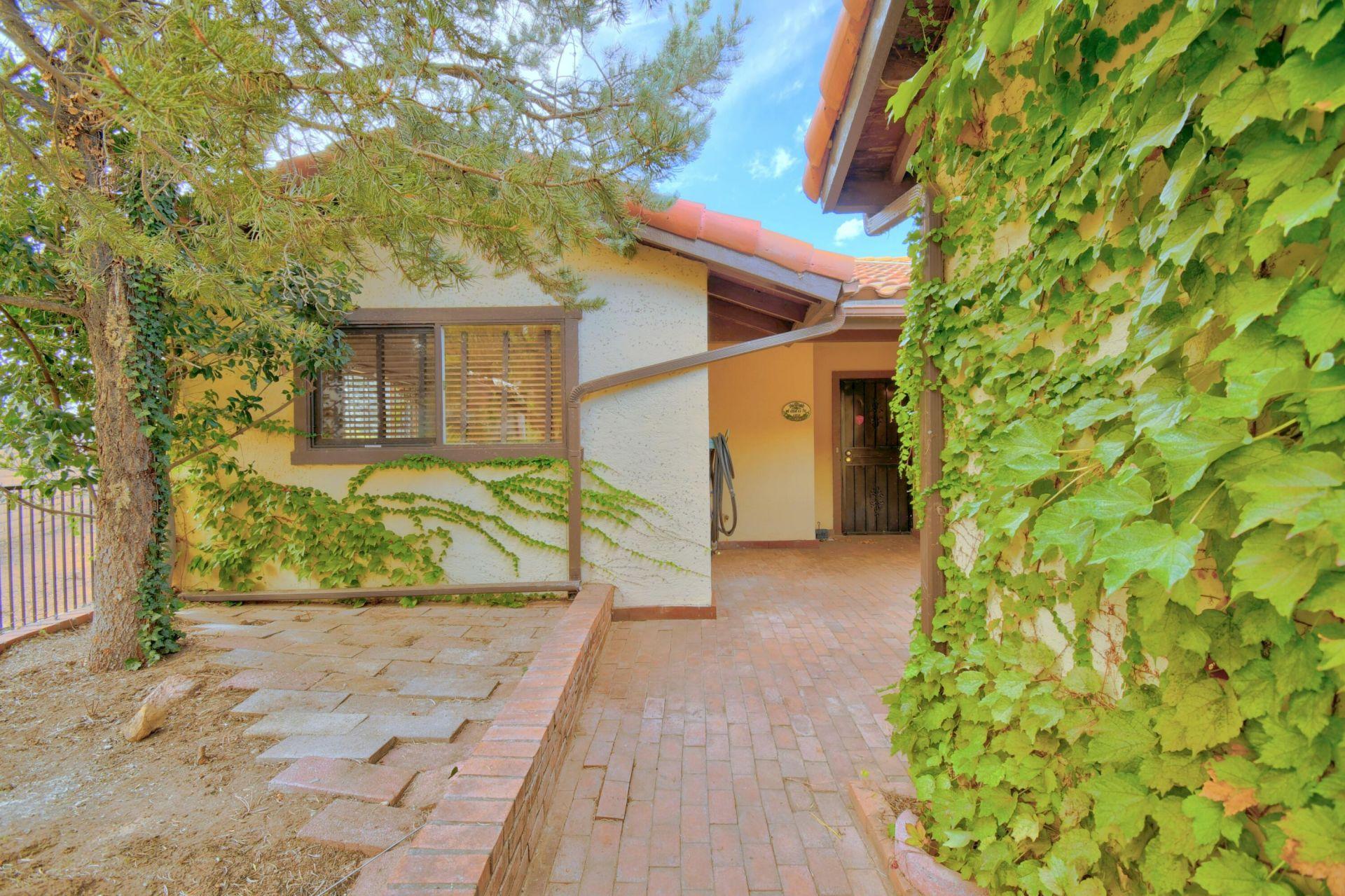 Walden Ln Ne, Albuquerque, NM 87111