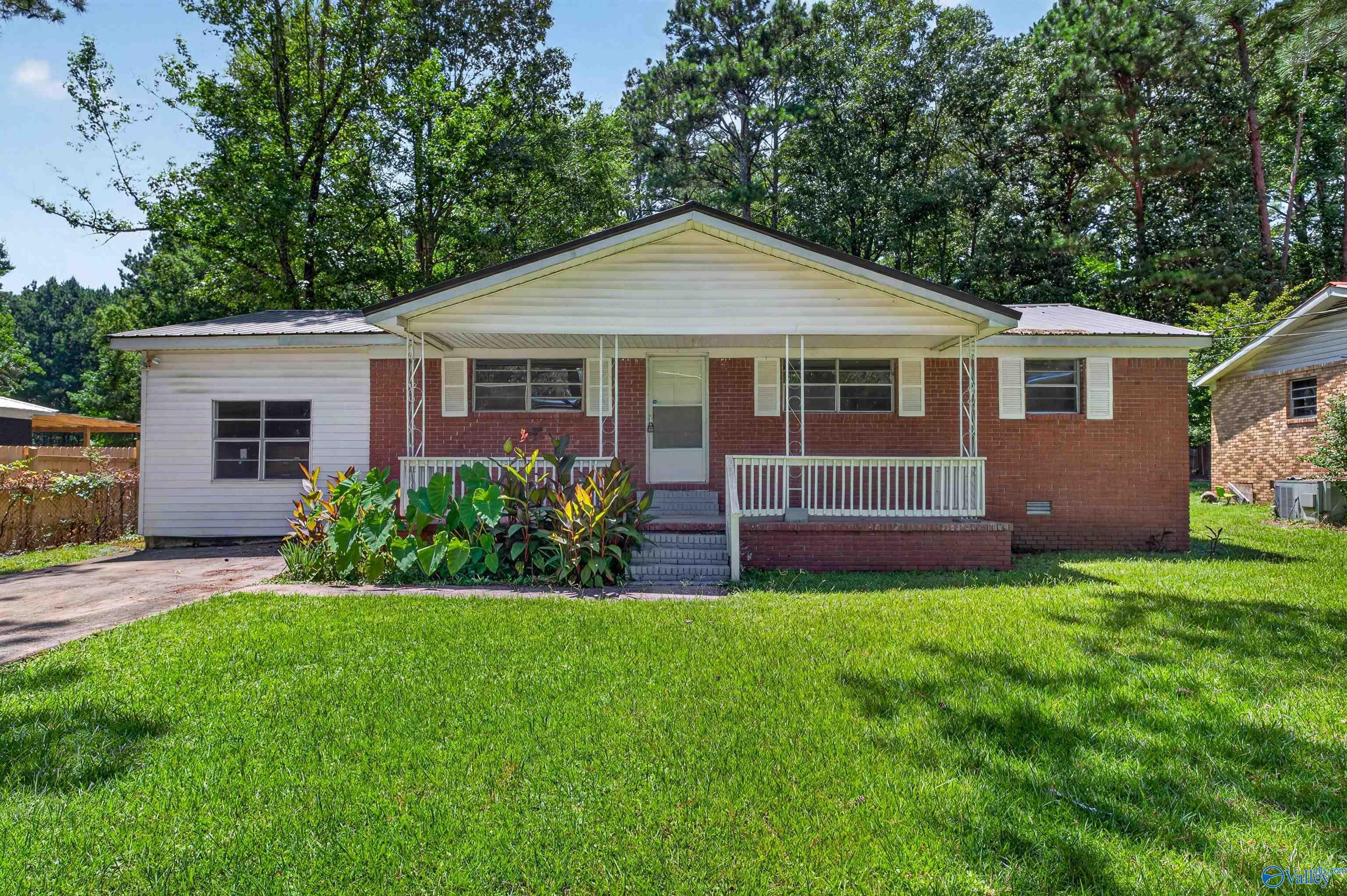 Hooks Lake Rd, Gadsden, AL 35901