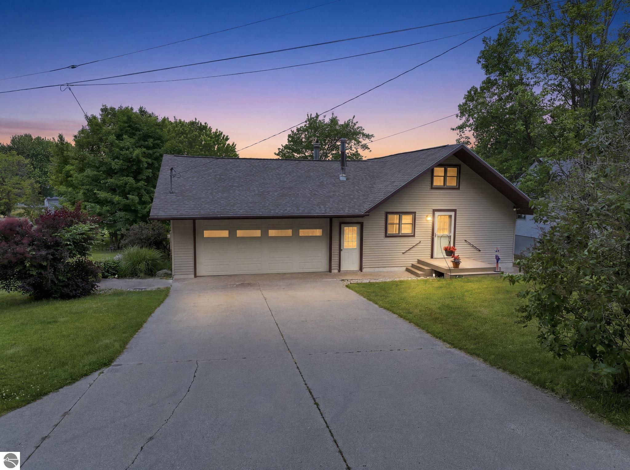 Lockwood Dr, Cadillac, MI 49601
