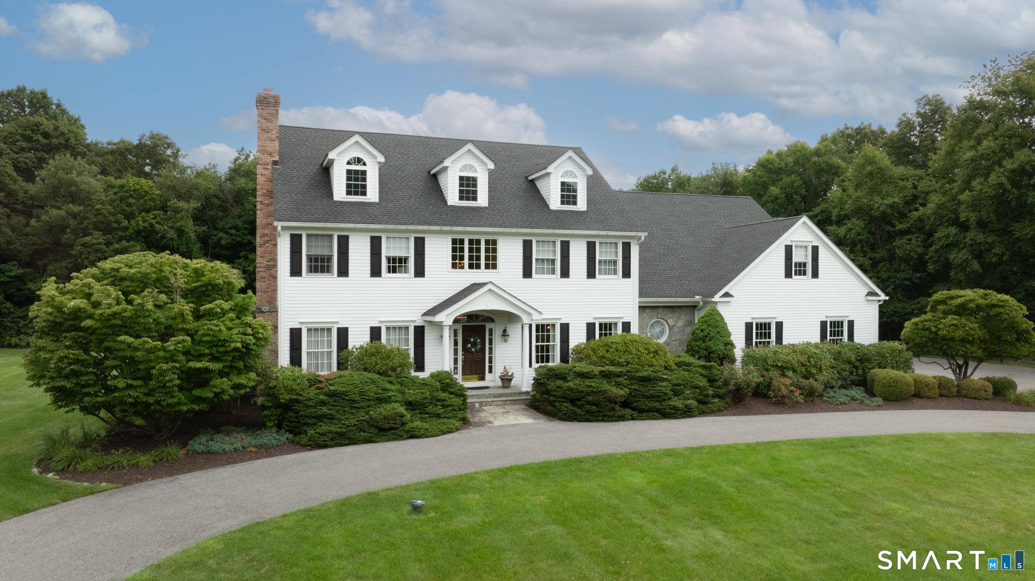 Merlins Ln, Newtown, CT 06470