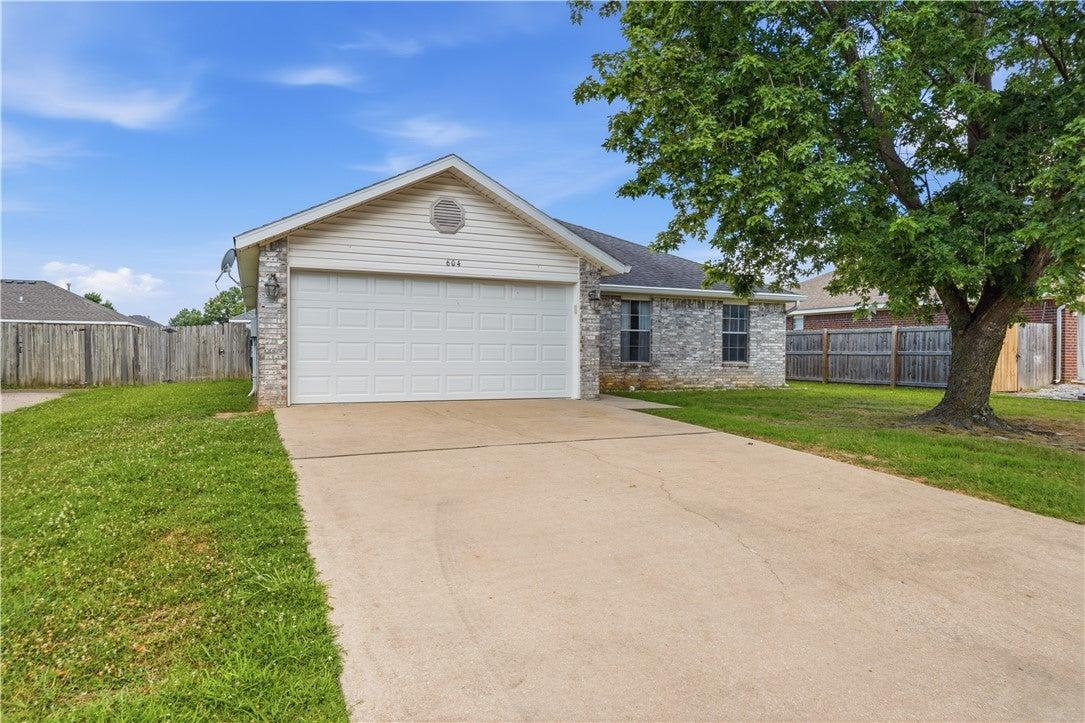 Bliss Cir, Centerton, AR 72719