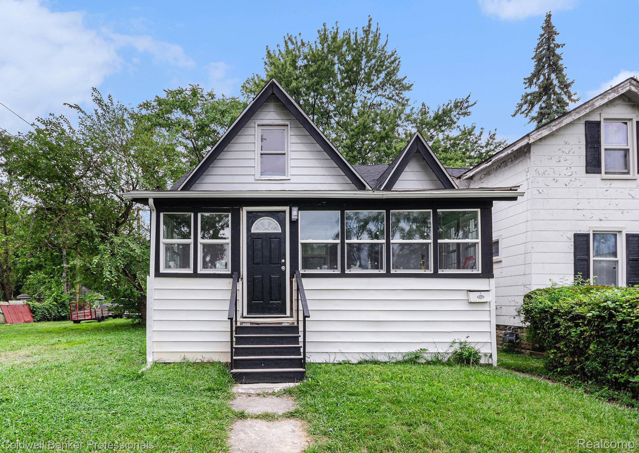 Russell St, Highland Park, MI 48203