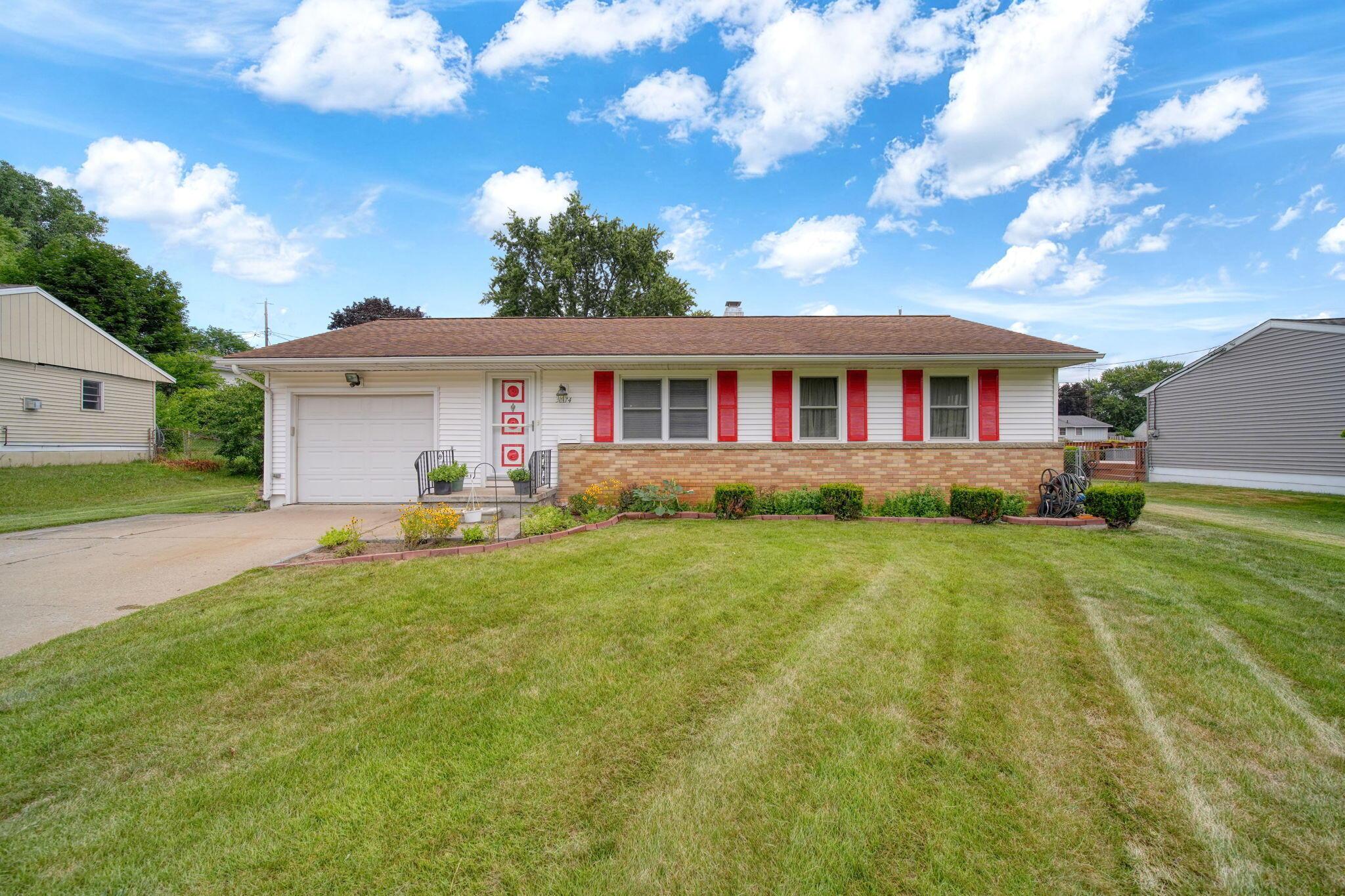 Dogwood St, Jackson, MI 49201