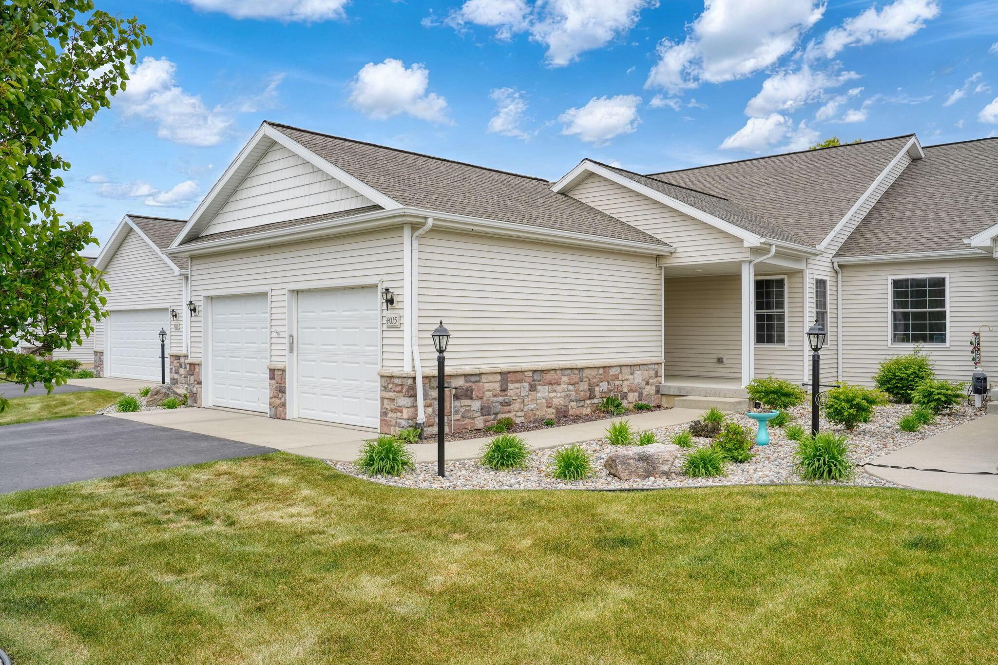 Eastbridge Circle Rd, Stockbridge, MI 49285