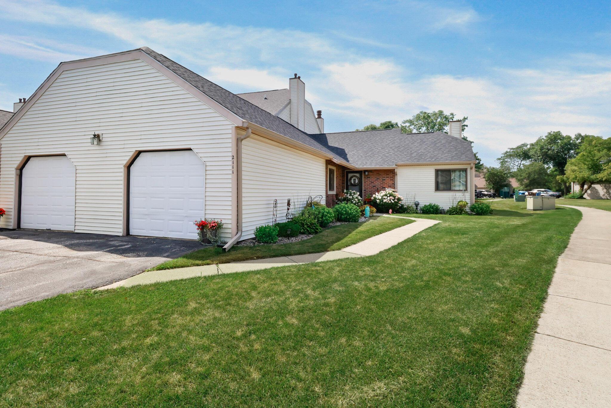 Tupelo Ln, Chesterton, IN 46304