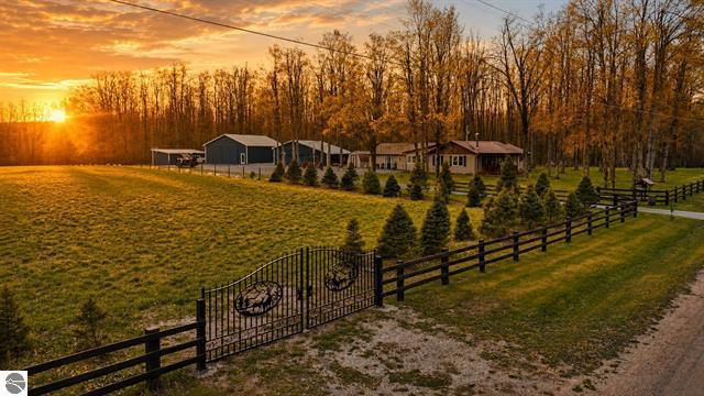 Farrier Rd, Hillman, MI 49746