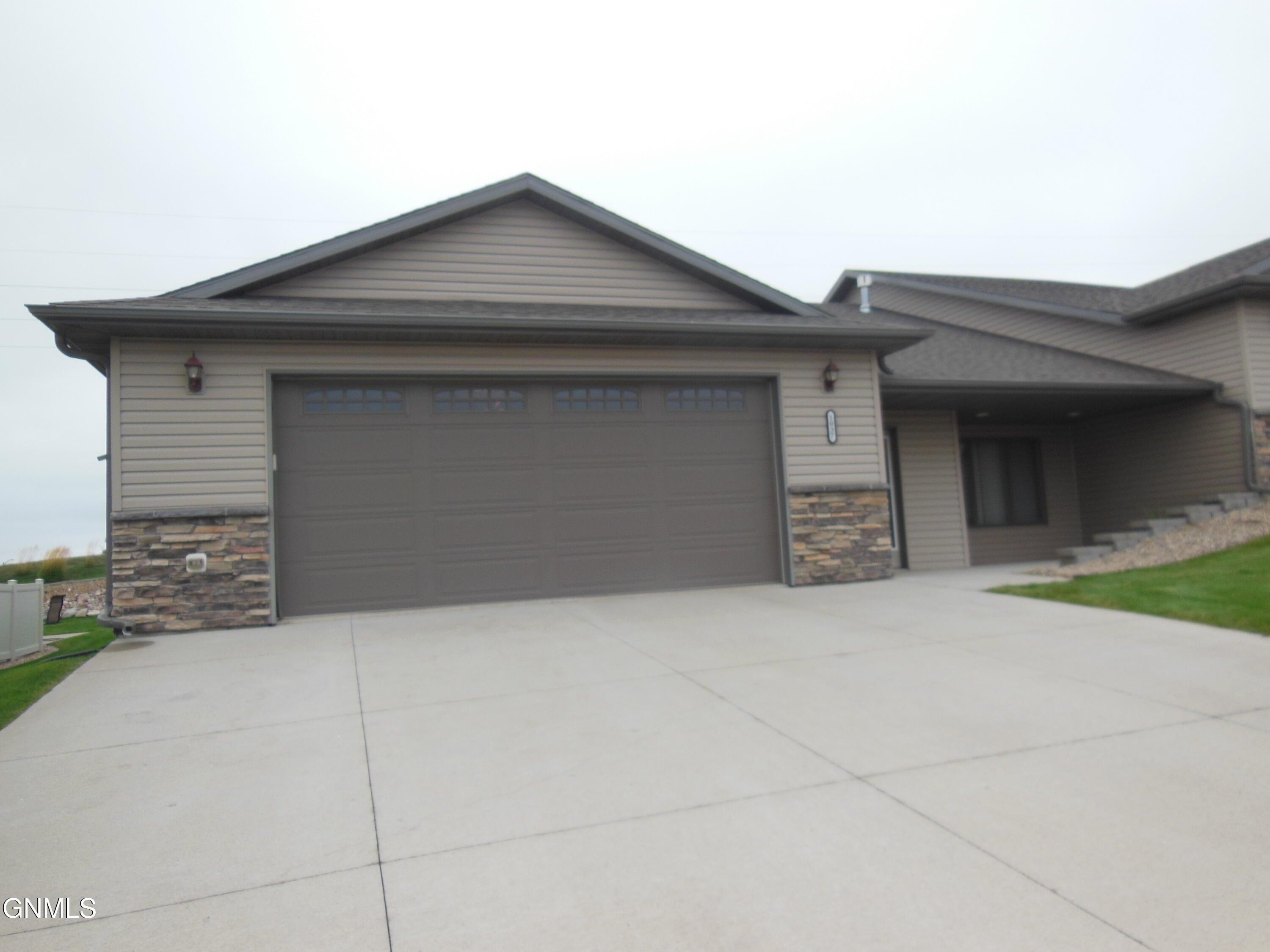 N 33rd St, Bismarck, ND 58501