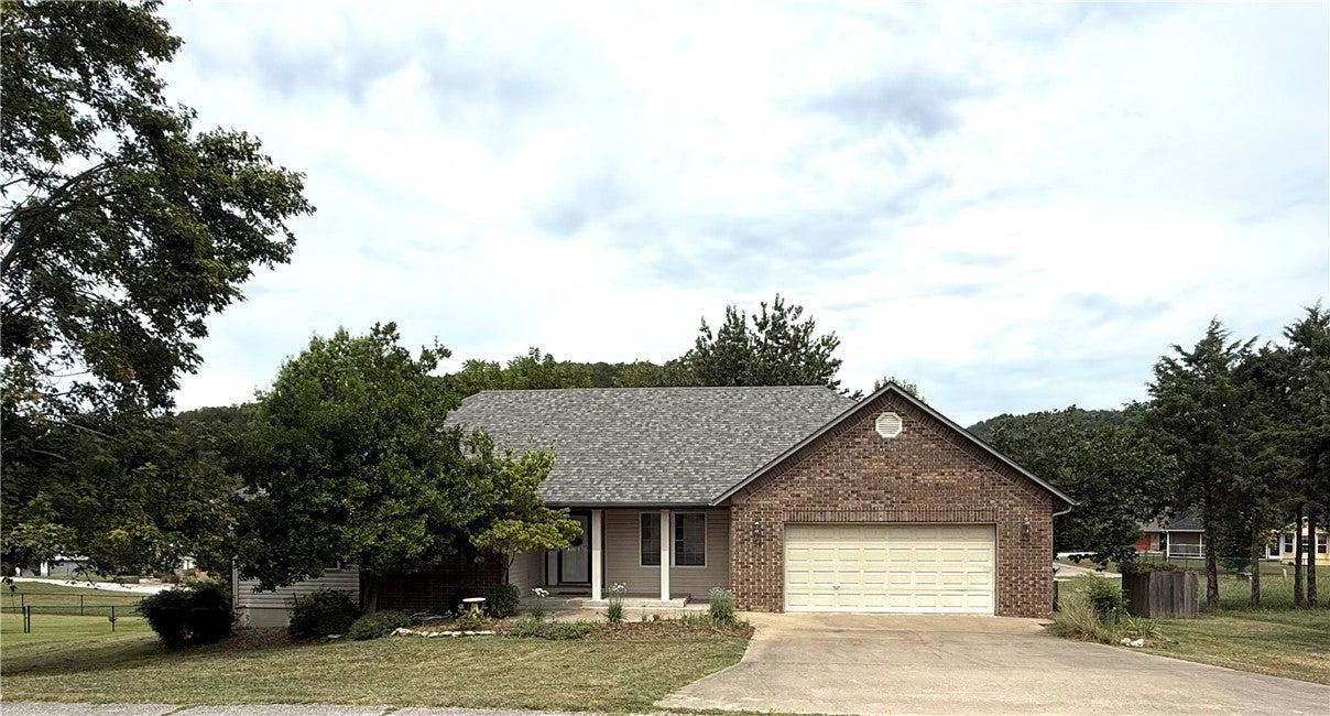 Bandy Dr, Holiday Island, AR 72631