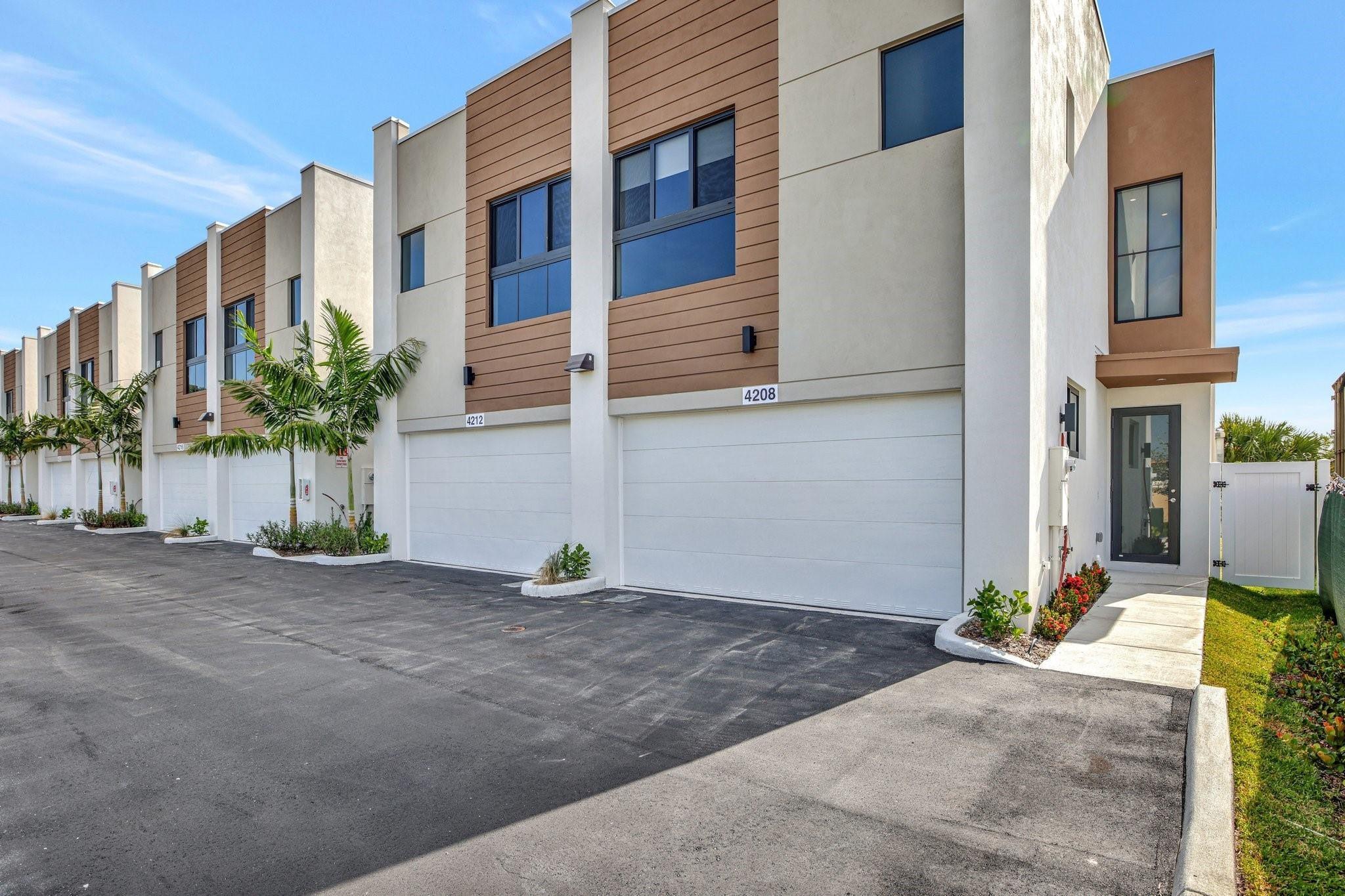 Ne 7th Ter, Oakland Park, FL 33334