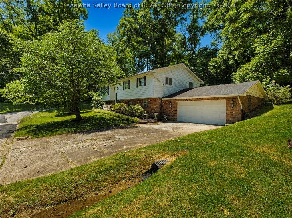 Lakeview Dr, Saint Albans, WV 25177