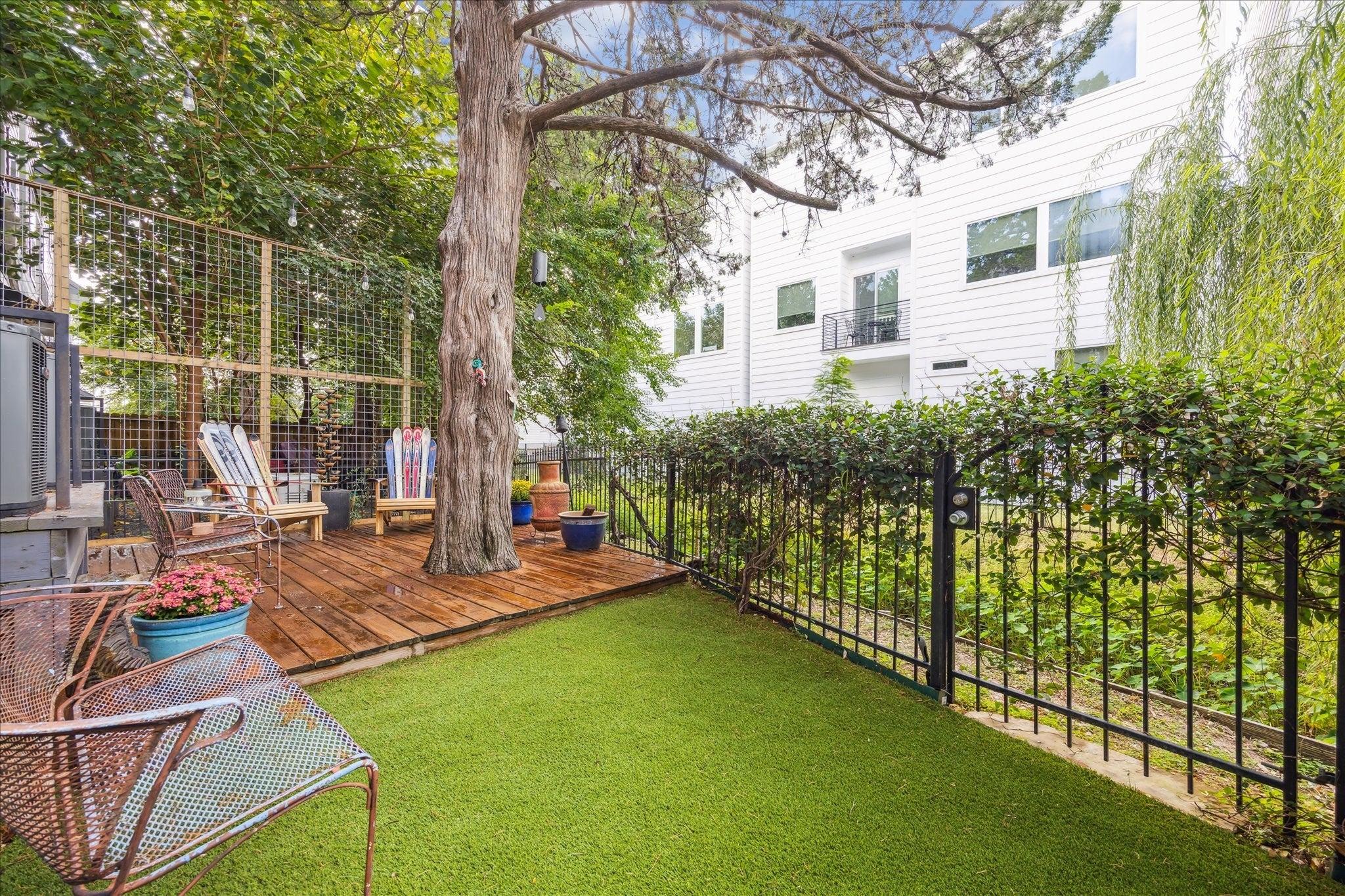 W 25th St, Houston, TX 77008