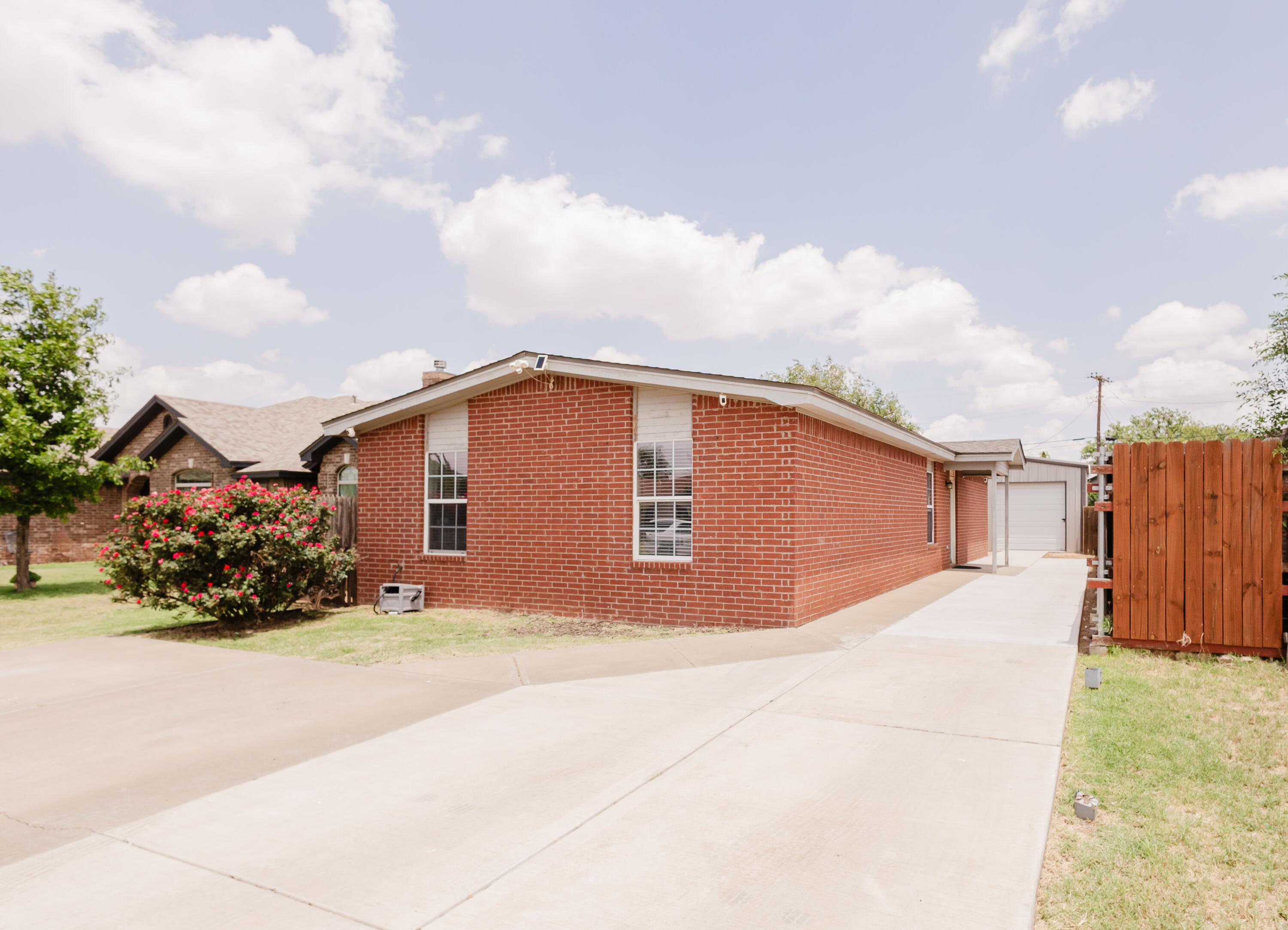 Locust St, Idalou, TX 79329