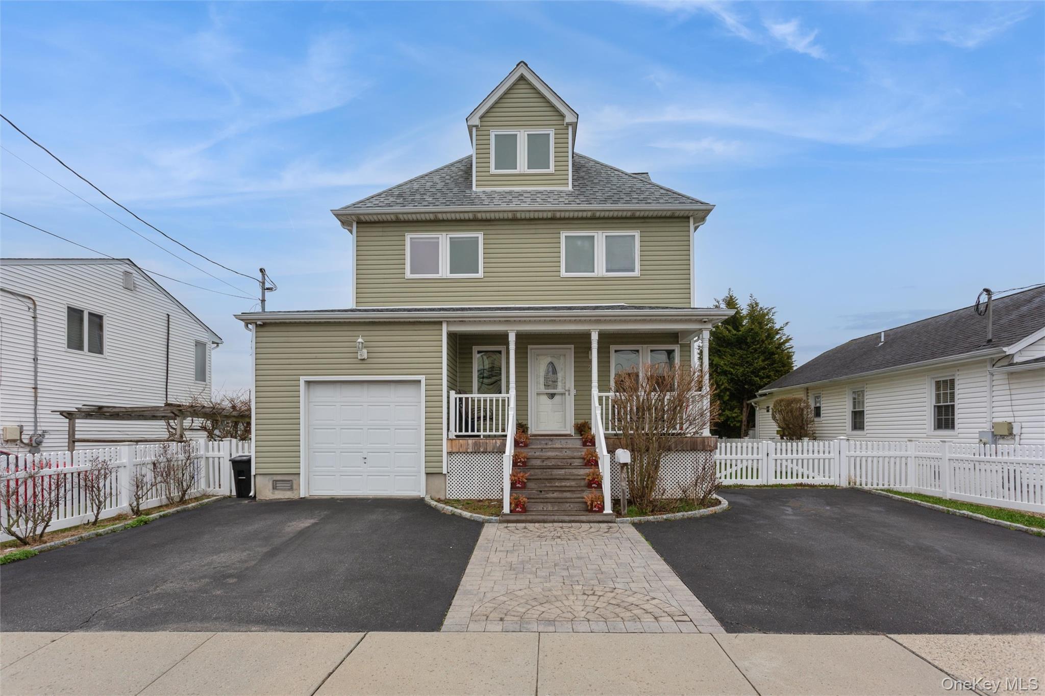 Arthur St, Freeport, NY 11520