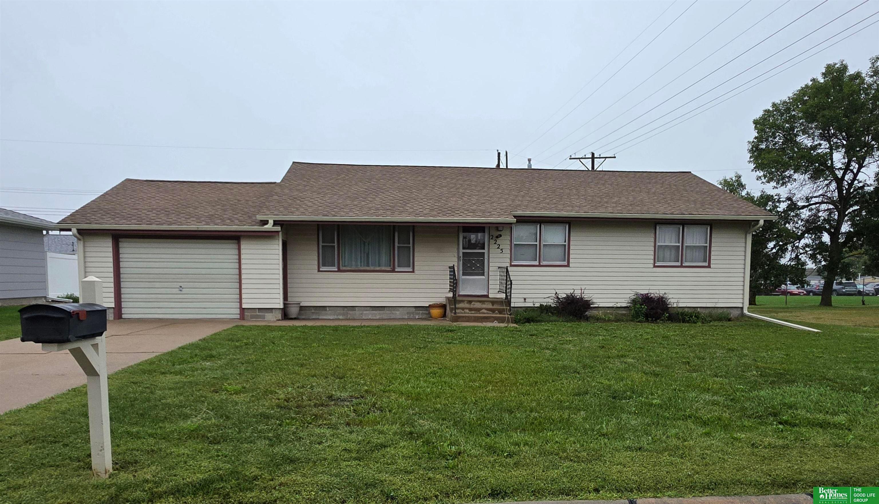 N Nebraska Ave, York, NE 68467